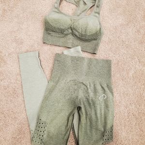 Curves & combat boots green active set